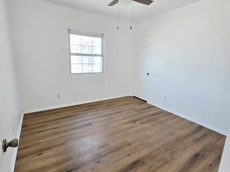233 1/2 Pomona Ave #1/2 — Photo 8