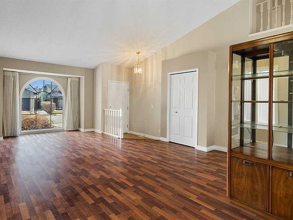 4th image of 103 Riverside Way SE