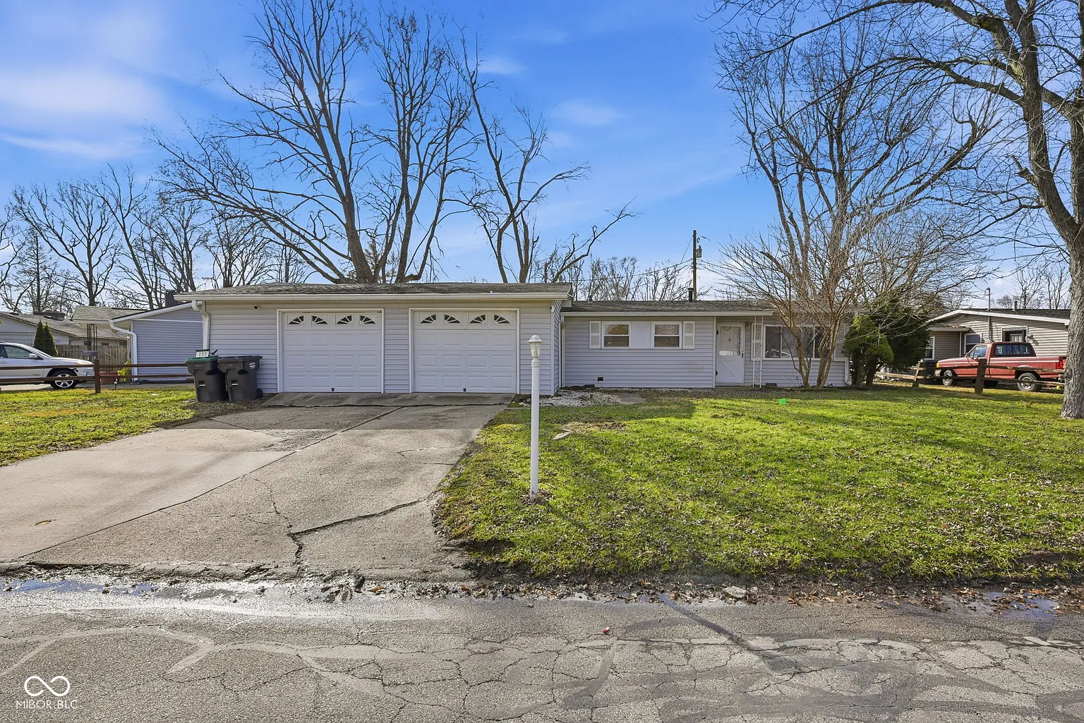 153 Parkview Dr photo 1