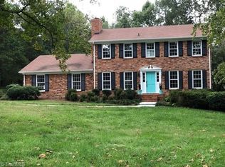 215 Cedarwood Dr, Jamestown, NC 27282