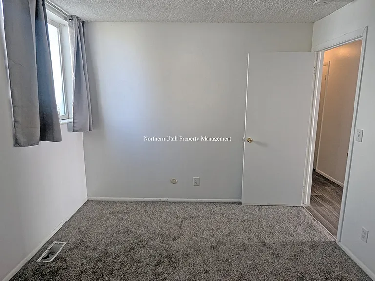 1052 Healy St — Photo 7