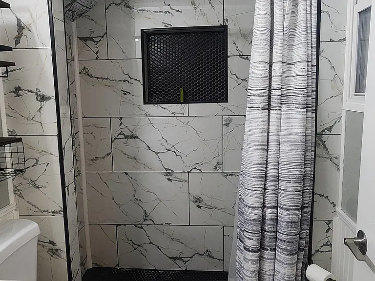 2924 NW 76th Ter — Photo 8