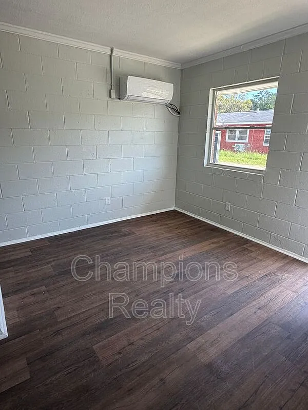2 bed, 1.0 bath, $600 — Photo 3