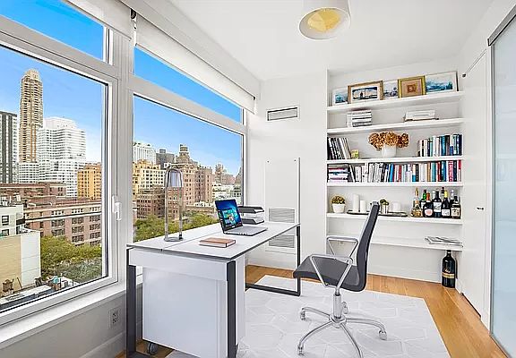 4th image of 400 E 67th St