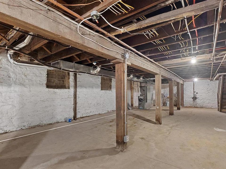 2nd image of 3458 Chippewa St #1B