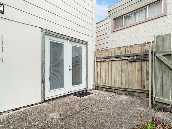 3rd image of 408 Ira Ave APT 10