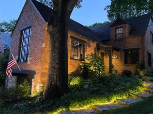 7270 S Winchester Dr, Saint Louis, MO 63121