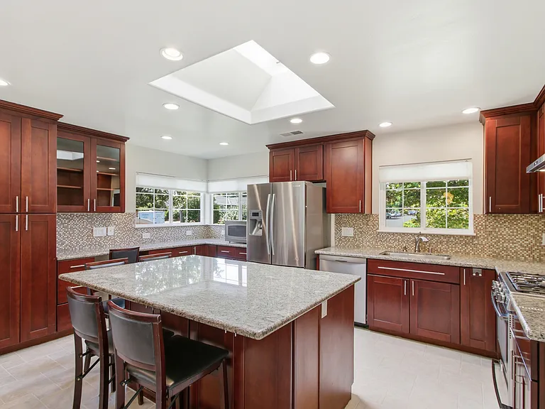215 Longridge Rd — Photo 3