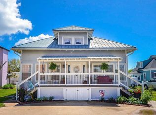 205 Main St, Palacios, TX 77465