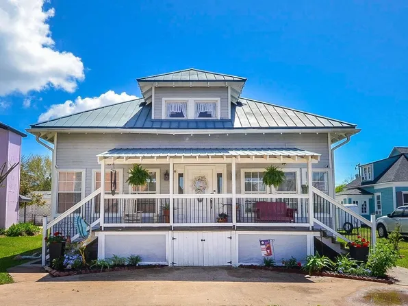 205 Main St, Palacios, TX 77465