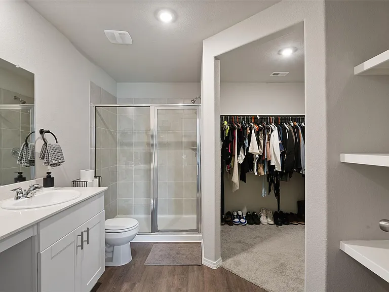 534 Dalloway St — Photo 8
