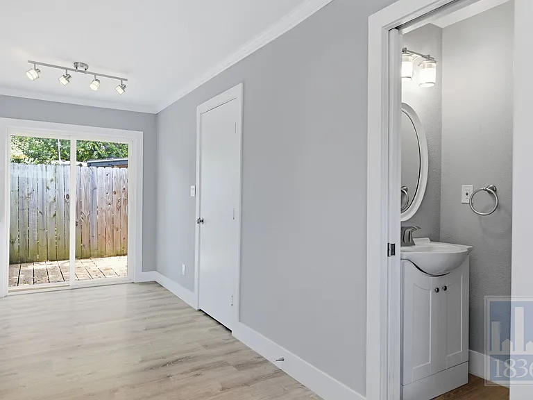 1103 Booker Ave #A — Photo 10