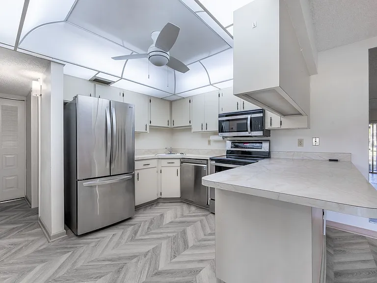 2300 Aaron St #114 — Photo 11