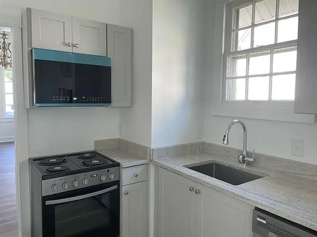 2 bed, 1000 sqft, $2,200 — Photo 4