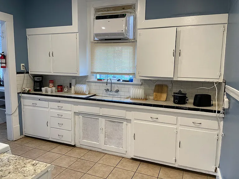 1123 S Hackberry St — Photo 17
