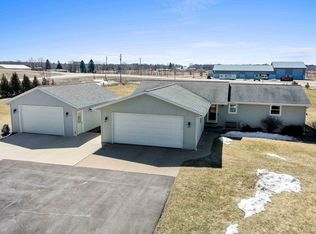 1801 Atterberry Ln, Suamico, WI 54173