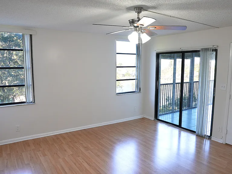 2112 S Cypress Bend Dr #404 — Photo 11