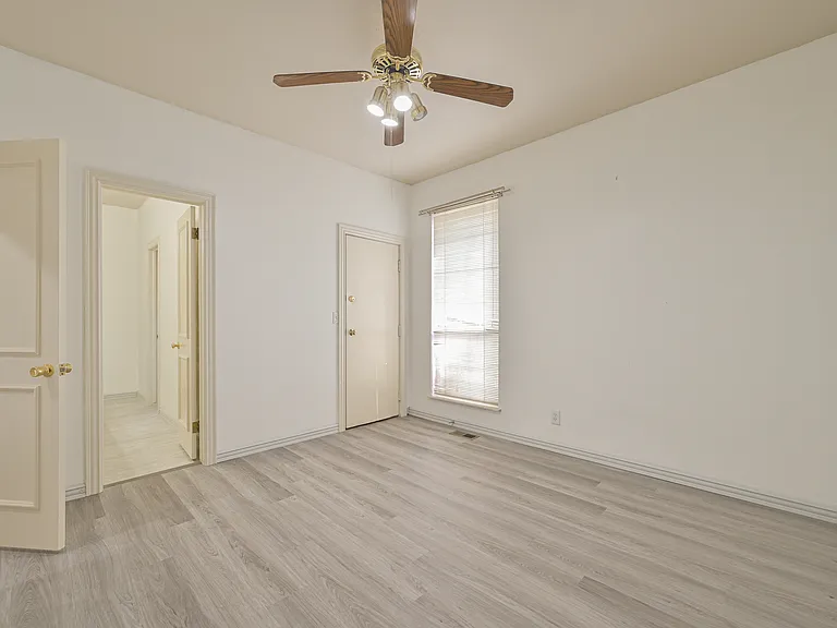 2424 Ashebury Way — Photo 43