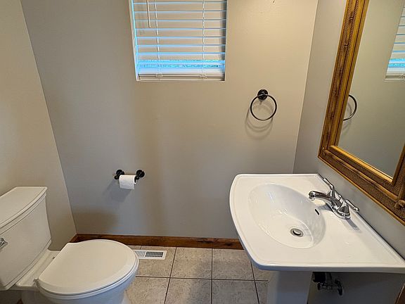 5th image of 1726 Ridge Ave APT 2
