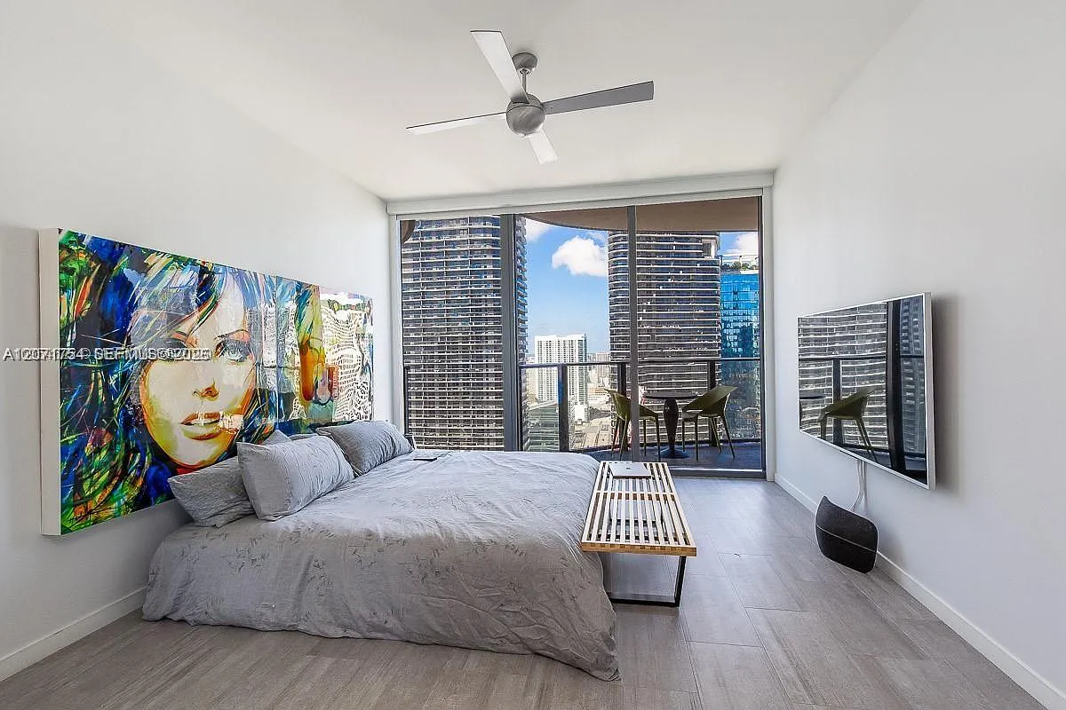 Brickell Flatiron Condo — Photo 3