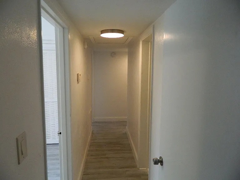 944 Kensington Dr — Photo 8