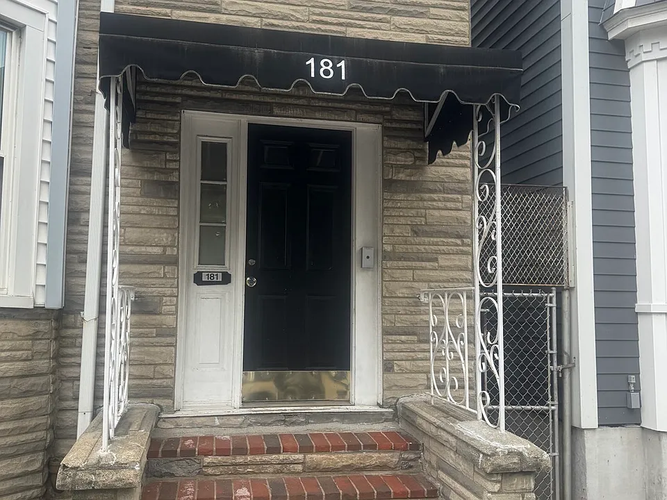 181 London St #3