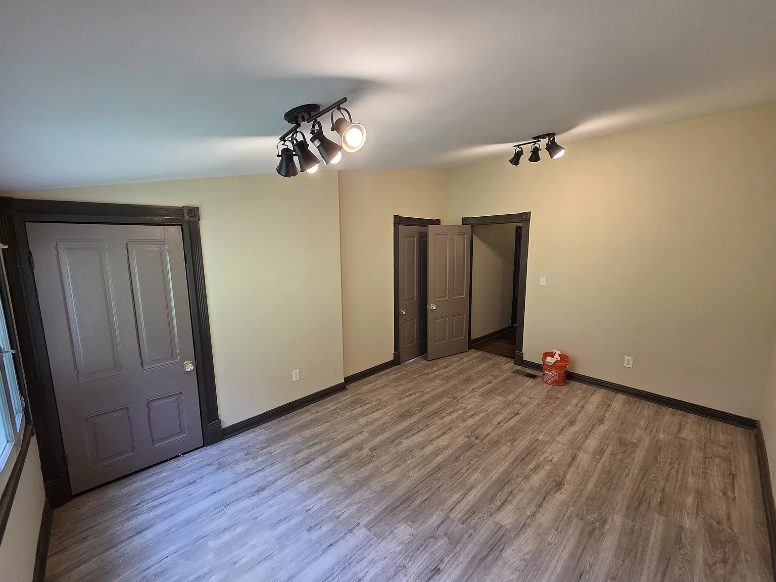 3 bed, 3.5 bath, 2150 sqft, $800 — Photo 3