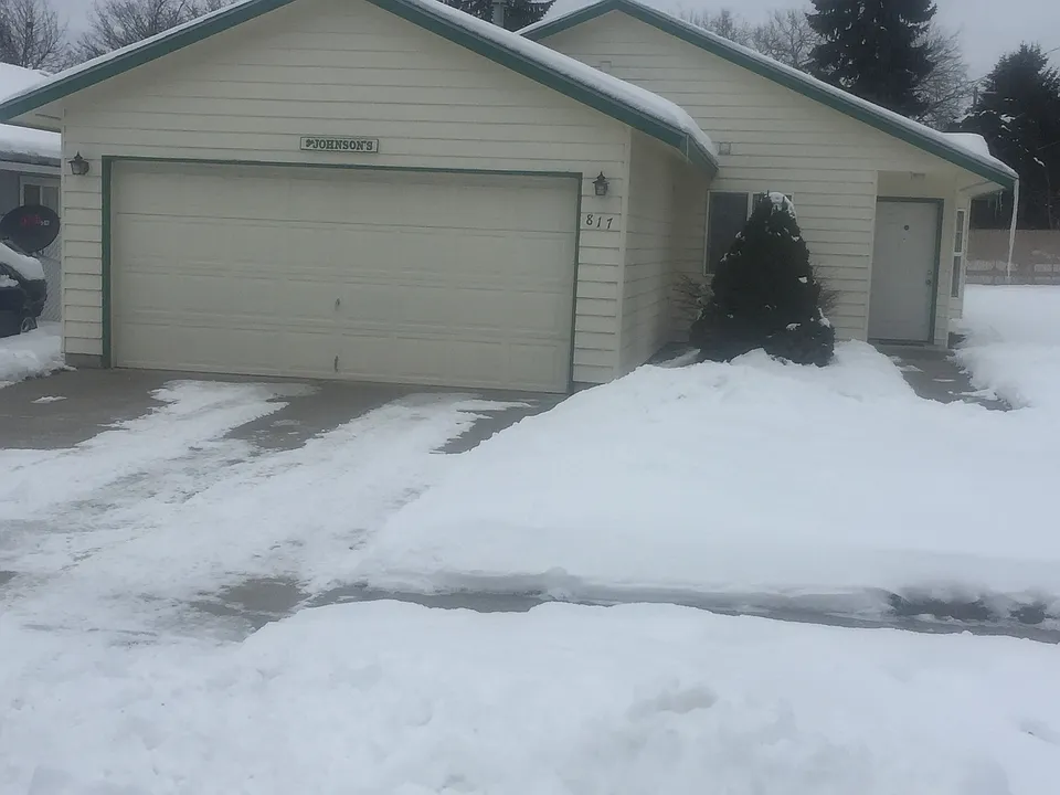 817 W Kyler Ave