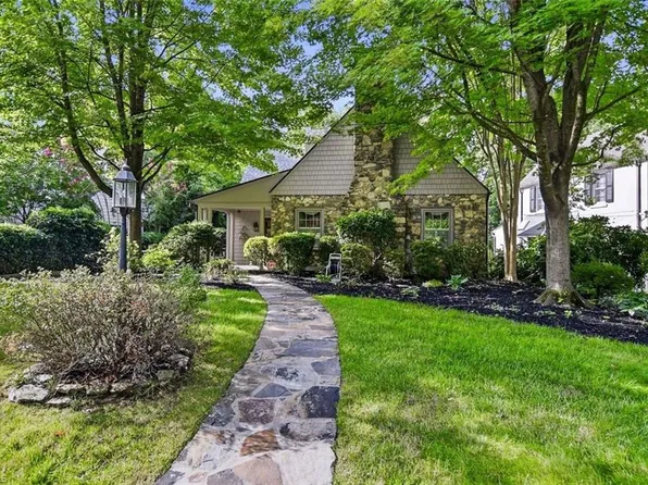 1732 Meadowbrook Dr, Winston Salem, NC 27104