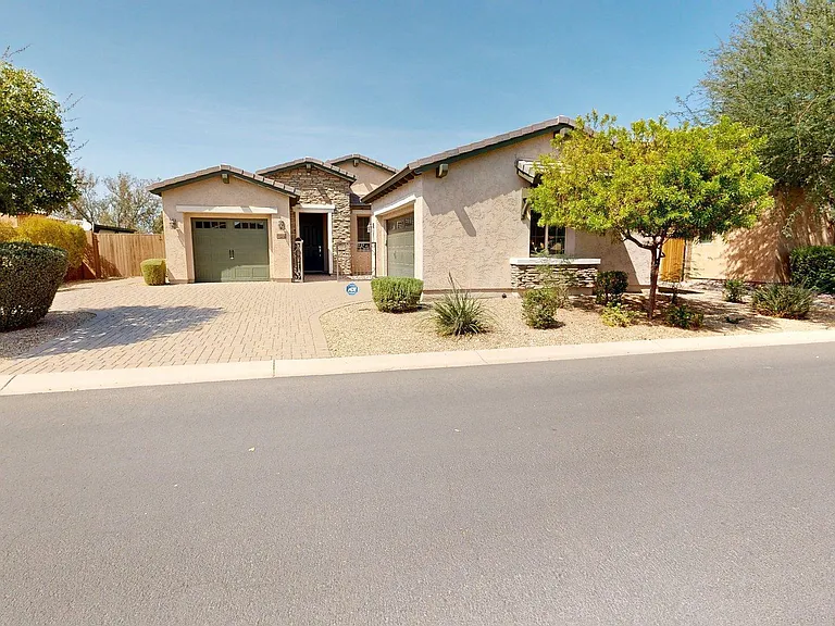 14426 W Coronado Rd — Photo 2