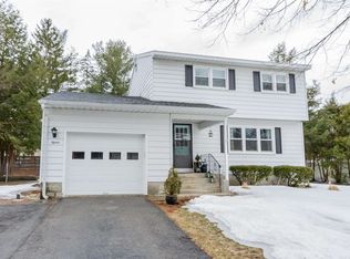 15 Concord Dr, Saratoga Springs, NY 12866