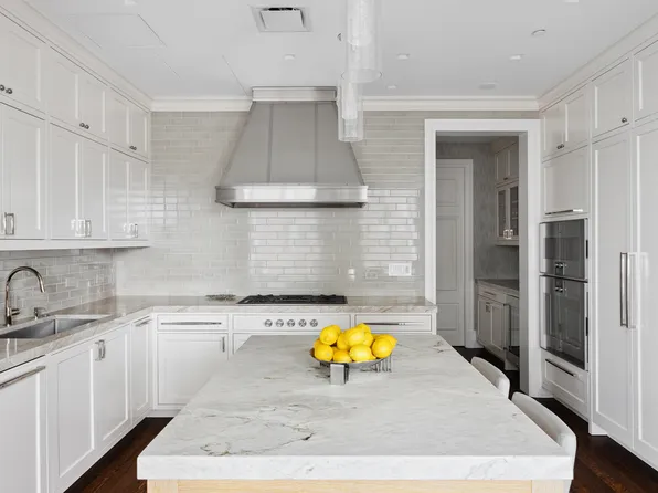 20 East End Avenue image 10 of 31