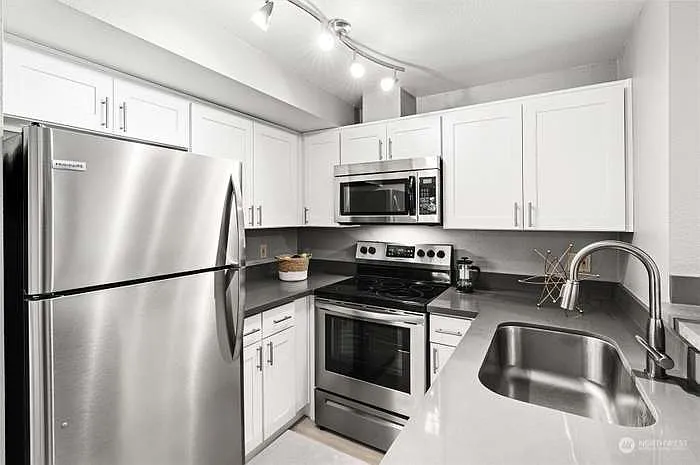 8745 Greenwood Ave N #305 — Photo 7