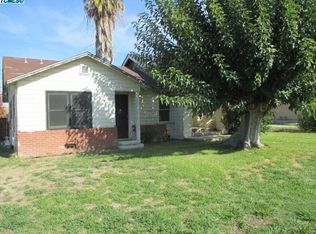 360 Riverside Ave, Woodlake, CA 93286