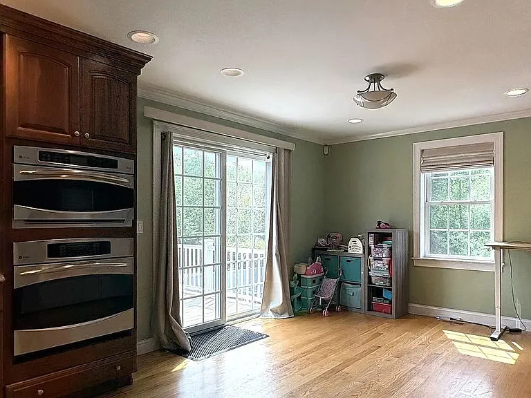 6 Dickson Ave — Photo 9