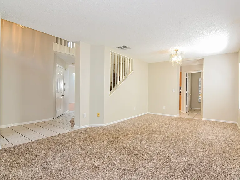 2321 Lyncrest Ct — Photo 5