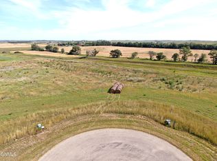 20004 Acadia Pl, Bismarck, ND 58503