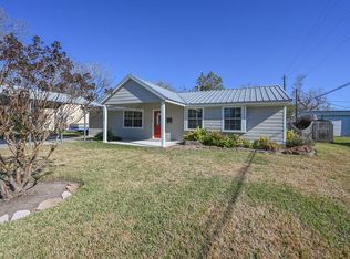 200 Inwood Ln, Highlands, TX 77562