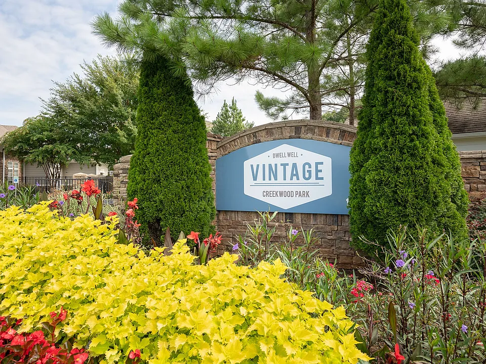 Vintage Creekwood Park Apartments