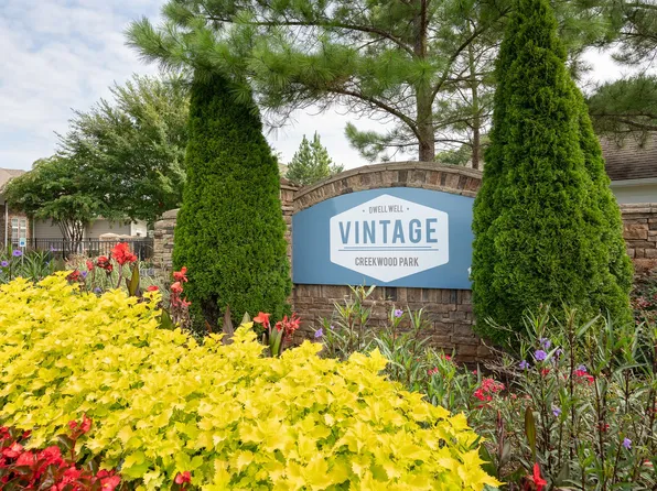 Vintage Creekwood Park Apartments