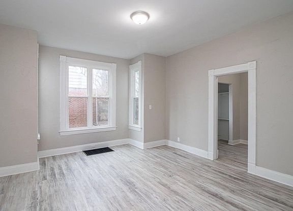 5th image of 723 Considine Ave #1