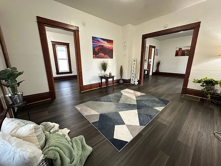 1027 Lincoln St — Photo 1