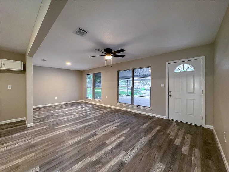 7710 Claiborne St — Photo 9