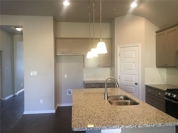 5th image of 2930 Diego Dr