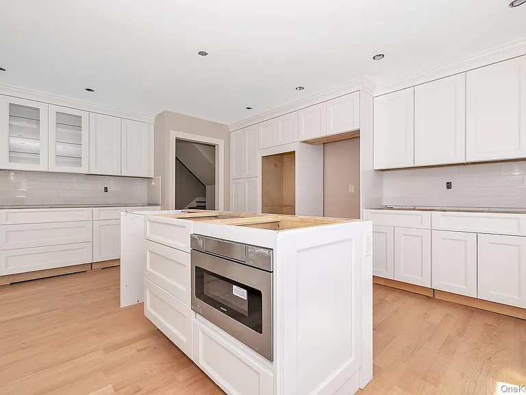58 Marion Dr — Photo 11