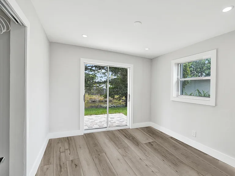 5601 SW 36th Ct — Photo 19