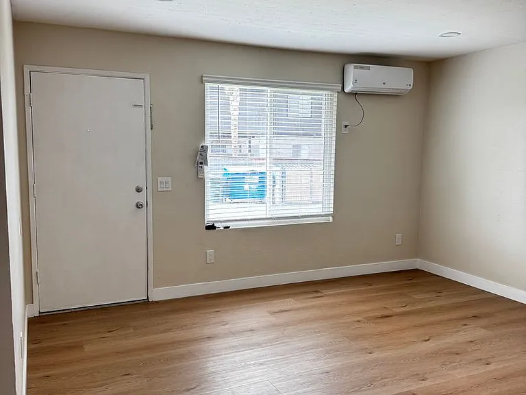First St Manor Apartments — Photo 6