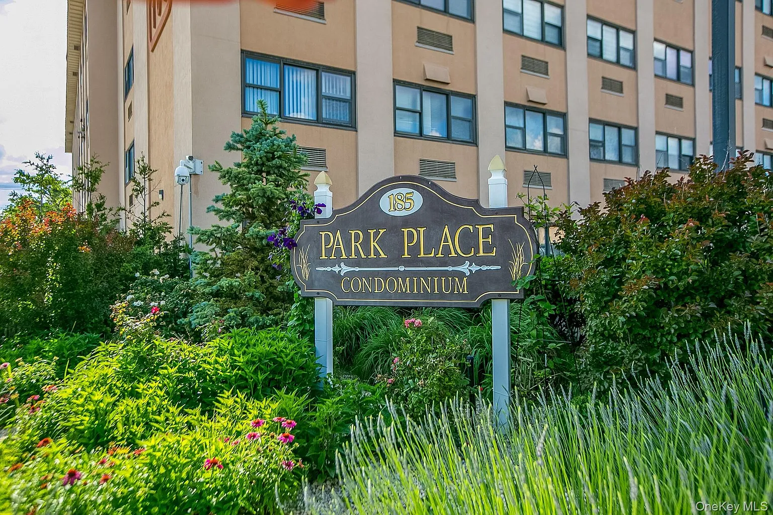 185 W Park Avenue #406 photo 1