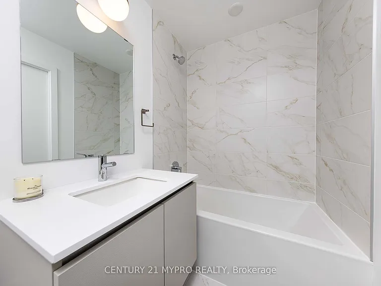 395 Dundas St W #Penthouse 02 — Photo 16