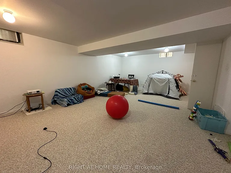 59 Pennybrook Cres #4 — Photo 12